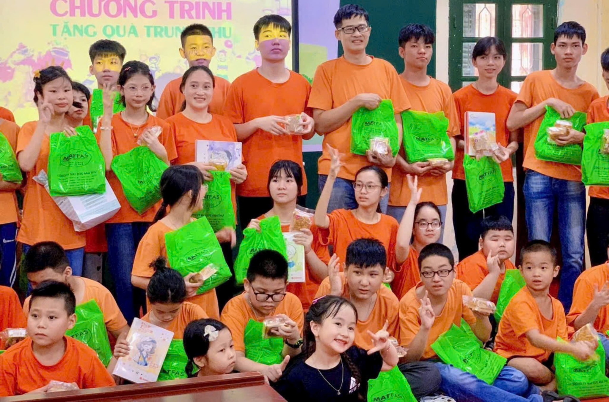 Matfas từ thiện tại trường PTCS Dân lập dạy trẻ câm điếc Hà Nội