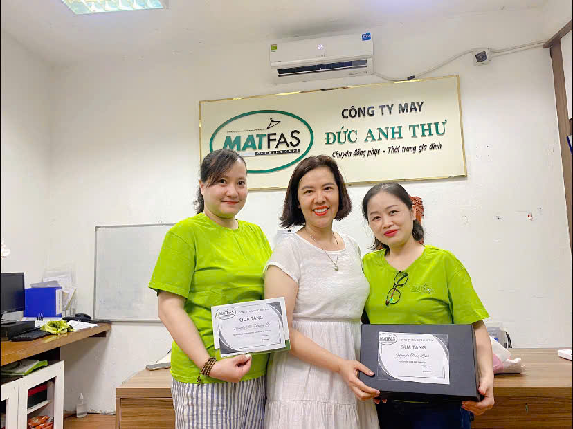 Khen Thưởng Cá Nhân Xuất Sắc: Tôn Vinh Giá Trị Cốt Lõi Của Doanh Nghiệp